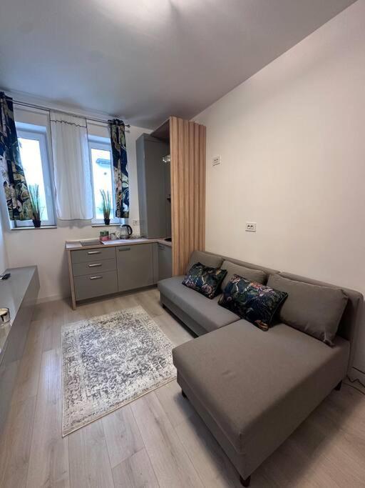Cozy 1 Bedroom Apartment! Bucureşti Ngoại thất bức ảnh