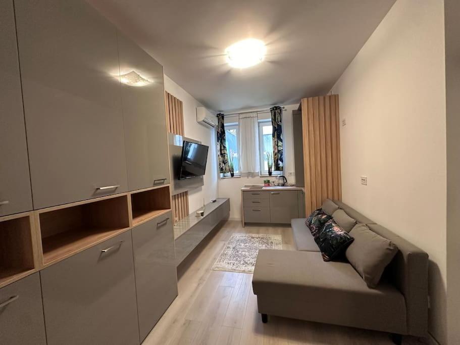 Cozy 1 Bedroom Apartment! Bucureşti Ngoại thất bức ảnh